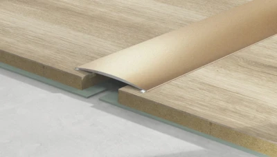 01 Přechodová lišta samolepící champagne 900 x 30 mm