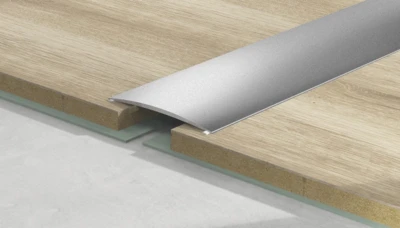 01 Přechodová lišta samolepící stříbro 900 x 30 mm